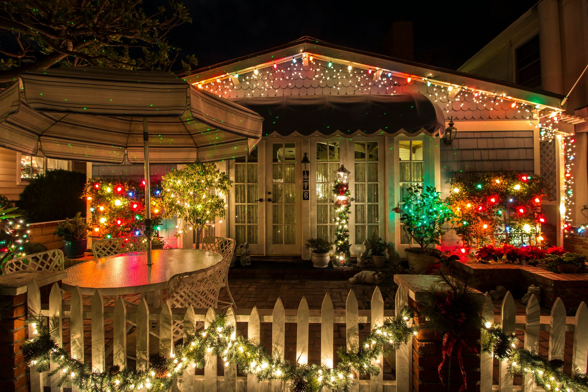 a house with christmas lights